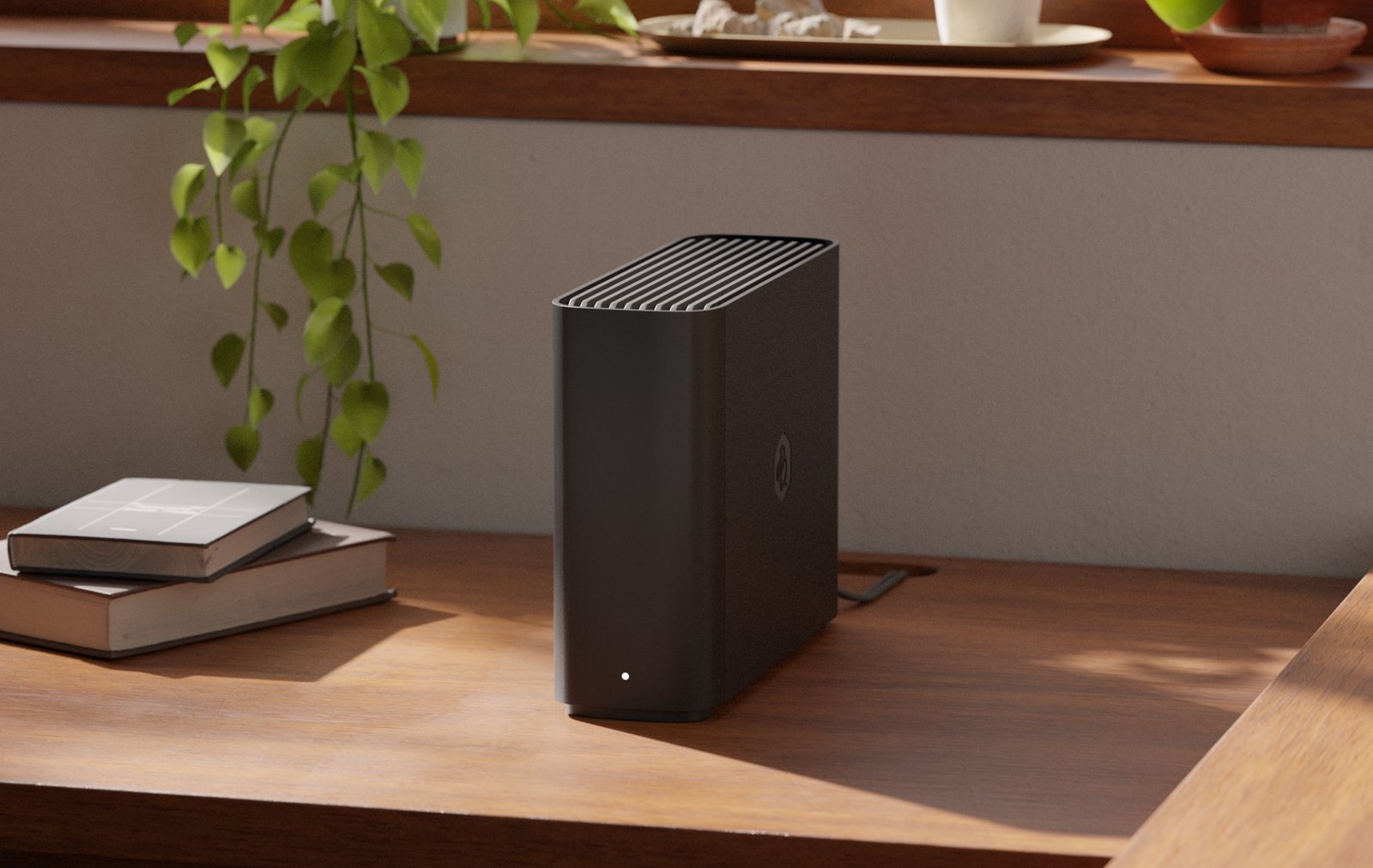 La VCV Box posée sur un bureau, à la maison